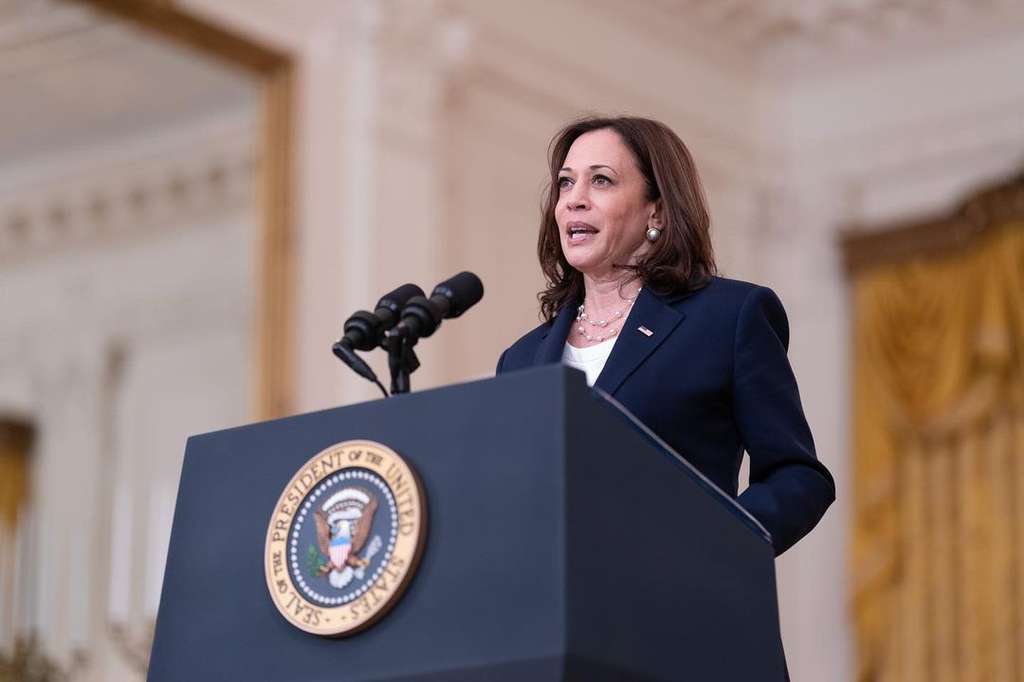 Kamala Harris Menjadi Wanita Pertama Yang Menjabat Sebagai Presiden ...