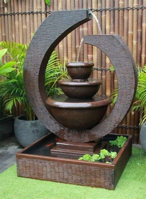 7 Desain Air Mancur Kecil Taman yang Cocok untuk Rumah Minimalis