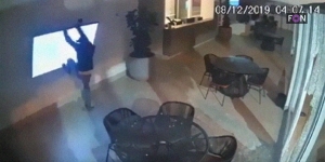 Kamera CCTV Menangkap Rekaman Pencuri yang Aksinya Gagal, Tampak seperti Film Komedi 90-an