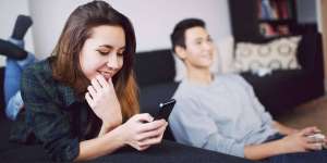 Gadget Bisa Mempengaruhi Kesehatan Mental Remaja, Cek Dulu Faktanya!