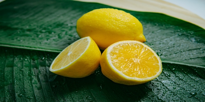 20 Manfaat Buah Jeruk Lemon, Air dan Maskernya untuk Kesehatan, Pendamping Diet, Serta Untuk Wajah
