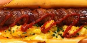 Sekilas Sejarah Lucu Dibalik Nikmatnya HotDog