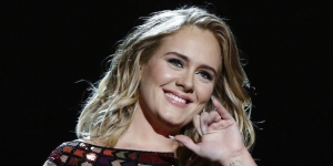 Adele, Harry Styles, dan James Corden Sedang Liburan Bersama, Fans Mengharapkan Kolaborasi