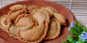 Cara Membuat Pastel Basah dan Kering yang Digoreng Renyah Isi Sayur dan Abon Sederhana