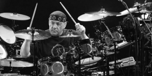 Neil Peart, Drummer Legendaris yang Akhirnya Menyerah di Usia 67 Tahun