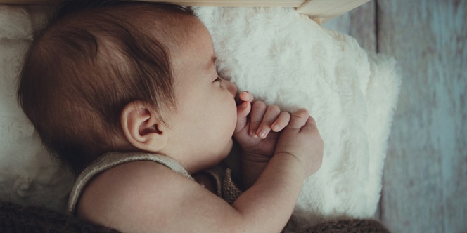 18 Cara Mengatasi Perut kembung dan Mual pada Bayi dan Anak