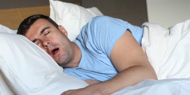 Benarkah Kelelahan Bikin Ngiler Saat Tidur? Ini Penjelasannya