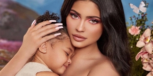 Jelang Ulang Tahun Putrinya, Kylie Jenner Ajak Stormi Kolaborasi Koleksi Makeup