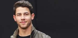 Euh, Ada Sisa Makanan Nyelip di Gigi Nick Jonas, Saat Tampil di Grammy Awards