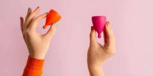 Terlalu Lama Memakai Menstrual Cup, Perempuan Ini Akhirnya Kehilangan Kedua Kakinya