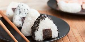 Cara Membuat Onigiri, Nasi Kepal Khas Negeri Sakura