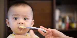 Makanan-Makanan ini Cocok untuk Nutrisi Bayi di 2 Tahun Pertamanya, Apa Saja Sih?