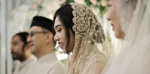 Tampil Dengan Punggung Putih Terbuka, Ini Penampilan Cantik Isyana Sarasvati Pada Resepsi Pernikahan