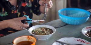Sensasi Ekstrem Makan Soto Gunting di Klaten, Nggak Serem?