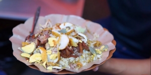 Makan Nasi Goreng 'Sampah' di Malang, 3 Jam Udah Ludes Diserbu Pembeli