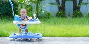 Benarkah Baby Walker Tidak Aman Untuk si Kecil? Berikut Penjelasannya