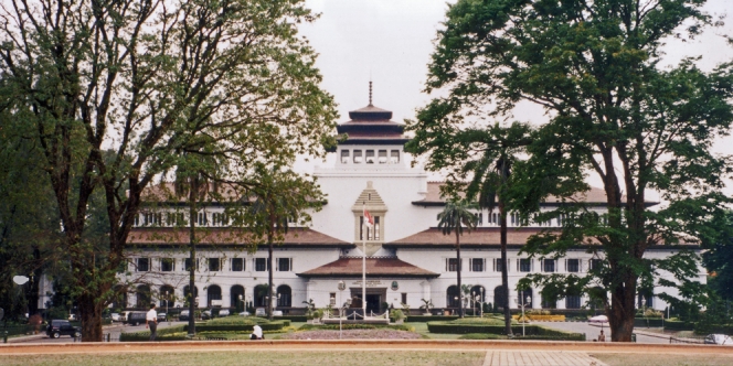 Rekomendasi Kota Wisata di Pulau Jawa yang Populer dan Terkenal, termasuk Bandung serta Malang