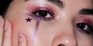 Makeup Glitter Tears Lagi Hits Di Instagram, Gini Lho Cara Bikinnya