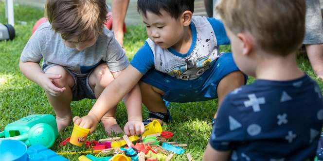 Menyesuaikan Mainan dengan Usia Anak Biar Nggak Cuma Senang, Tapi Otak Juga Berkembang