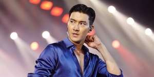 Nggak Menua, Ini 8 Potret Transformasi Siwon Super Junior Sejak Debut 