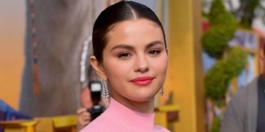 Relate dengan Album Barunya, Selena Gomez Luncurkan Kosmetik 'Rare Beauty'