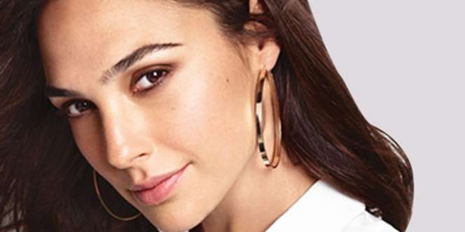 Pengen Punya Tampilan Make Up Ala Gal Gadot? Yuk Pakai Seri Rangkaian Make Up dari Revlon