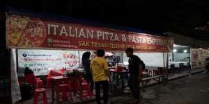 Jual Pizza Tapi kok Angkringan?