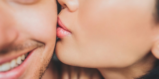 Kenapa Sih Ciuman di Bibir Itu Enak?