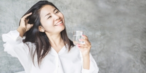 Haruskah Minum Segelas Air Sebelum Menggosok Gigi?