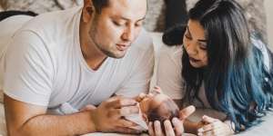 Ayah Berbadan Gemuk Malah Bikin Bayi Nyaman Dipelukan, kok Bisa?
