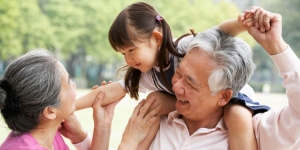 Kakek dan Nenek Selalu Sayang dan Memanjakan Cucu, Kenapa Ya?