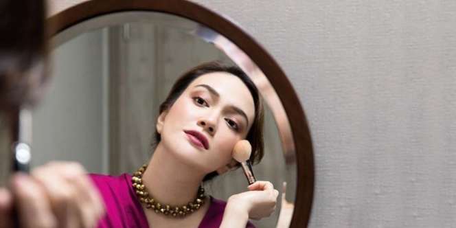 Pancarkan Pesona Cantikmu dengan Makeup ala Shandy Aulia yang Harganya Dijamin Pas di Kantong