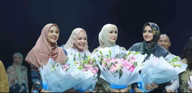 Pamer Gaya Berhijab, Seleb Indonesia Beradu Fashion dengan Selebgram Amerika