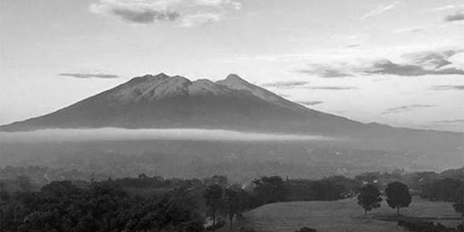 Misteri Gunung Salak, Mulai Dari Kampung Setan Hingga Timbunan Harta Karun