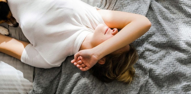 Tidur Pakai Bra Bisa Menyebabkan Kanker Payudara, Bener Nggak sih?