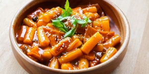 10 Cara Membuat Tteokbokki Sendiri yang Enak, Halal, dan Instan ala Korea yang Pedas dengan Keju