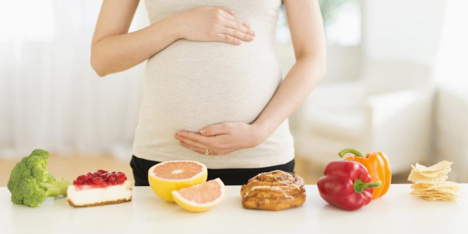 12 Pantangan Makanan Ibu Hamil Trimester Pertama yang Harus Dihindari