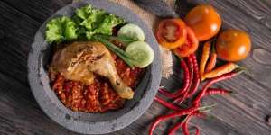 13 Resep Cara Membuat Ayam Penyat Kremes Sambal Ijo yang Enak dengan Terasi Special Super Pedas