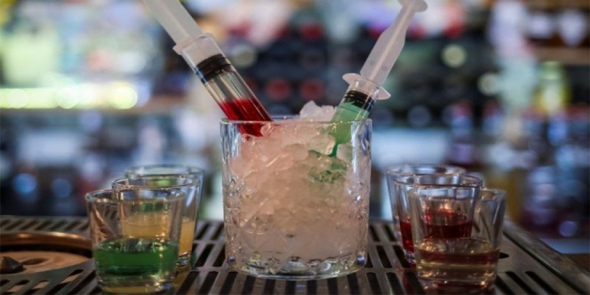 Bartender Ini Ciptakan Minuman Baru Bernama 'Coronavirus' Nantangin Apa Gimana nih?