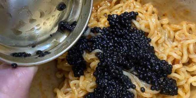 Dari Kaviar sampai Jamur Truffle Jadi Topping Mewah Semangkuk Mie Instan