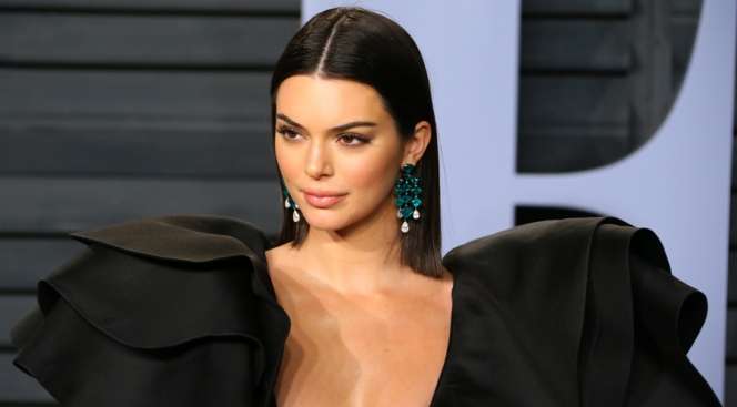 Flawless Tanpa Noda, Ternyata Ini Tips Tampilan Stunning Kendall Jenner dari Sang MUA