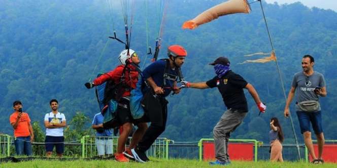 Bukannya Social Distance, Tempat Wisata Malah Ramai! Kok Gak Ada Takut-Takutnya Sih?