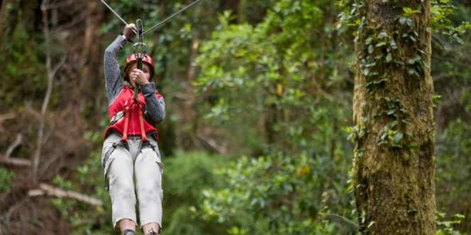 Lagi Enak-Enak Main Flying Fox, Eh Kok Malah Jadi Begini? Duh, Bikin Ngakak Aja