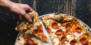 Ternyata Pizza Mulanya Adalah Hidangan Bagi Rakyat Jelata yang Tak Mampu Membeli Piring?