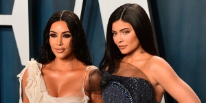 Gara-Gara Covid-19, Kylie Jenner dan Kim Kardashian Hentikan Produksi Kosmetik Sementara