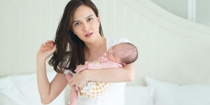 Intip 5 Momen Shandy Aulia Saat Gendong Baby Claire yang Sering Dicibir Netizen