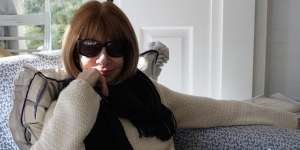 Meski #dirumahAja, Editor Vogue Anna Wintour Tetap Stylish Pakai Kacamata Ikoniknya!