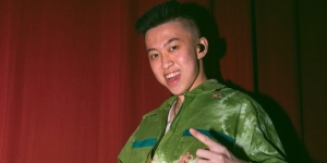 Lirik Lagu 100 Degrees - Rich Brian