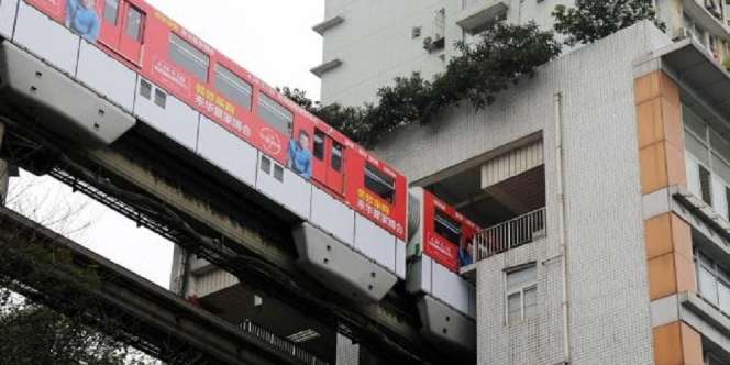 Jalur Monorail di Kota Ini Lewat Gedung Apartemen, Penghuninya Bisa Langsung Numpang dong?