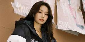 10 Potret Jennie BLACKPINK Pakai Tas Seharga Ratusan Juta! Udah Kayak Chanel Berjalan Aja Nih